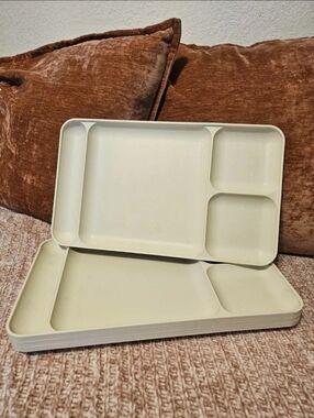 Tupperware Cafeteria Picinic Divided Serving Tray Beige Almond